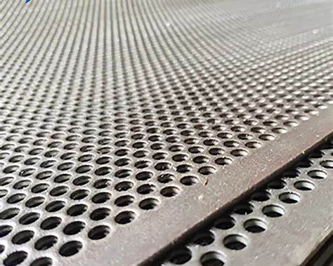 Grille perforée en acier manganèse